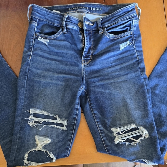 American Eagle Outfitters Denim - American Eagle Distressed Skinny Jeans - Size 4 Short